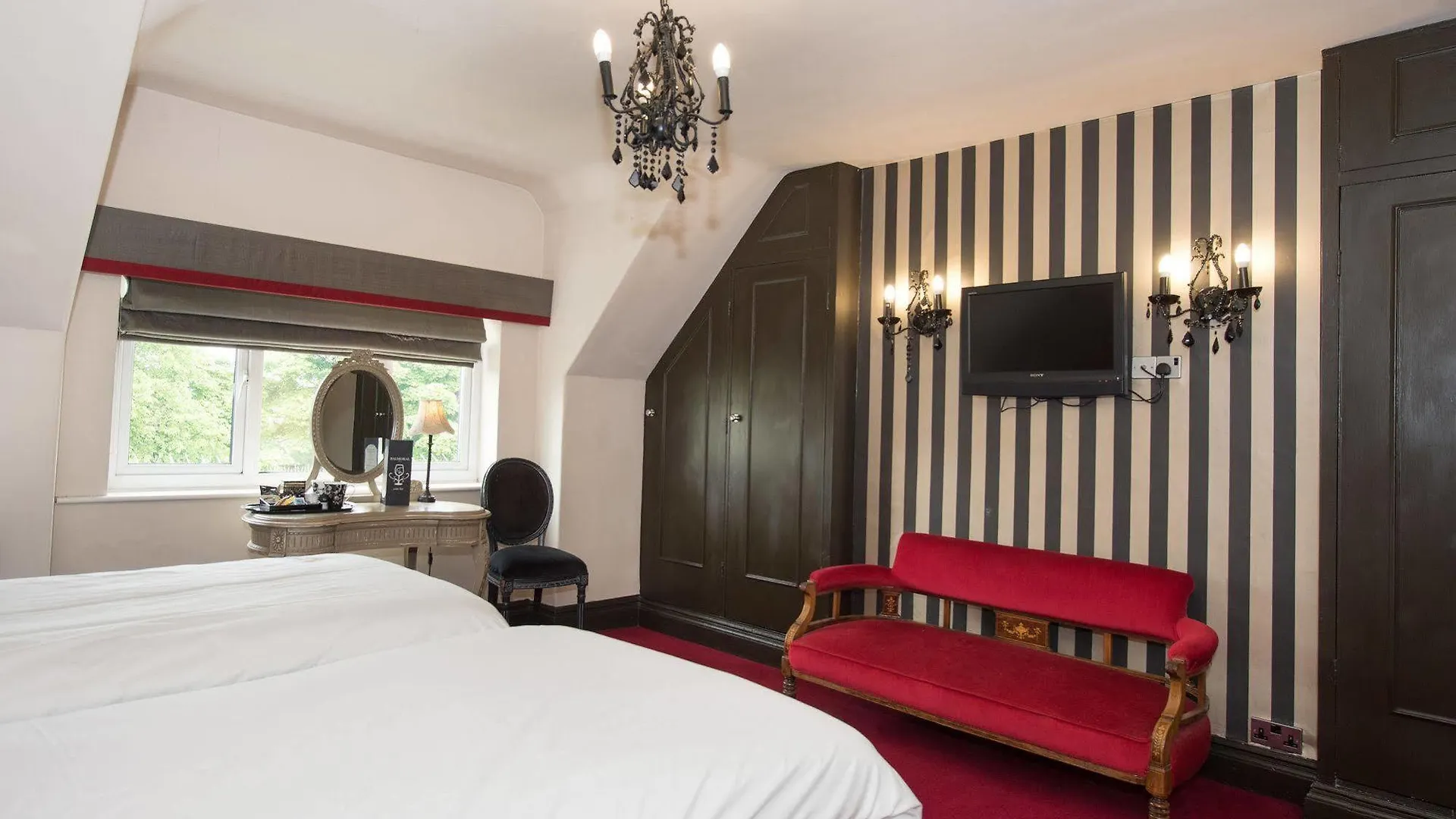 Balmoral Hotel هاروغايت